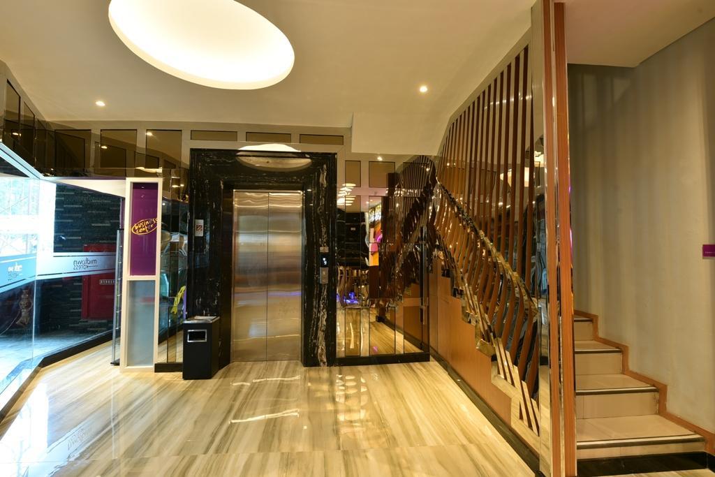Отель Midtown Xpress Balikpapan Экстерьер фото