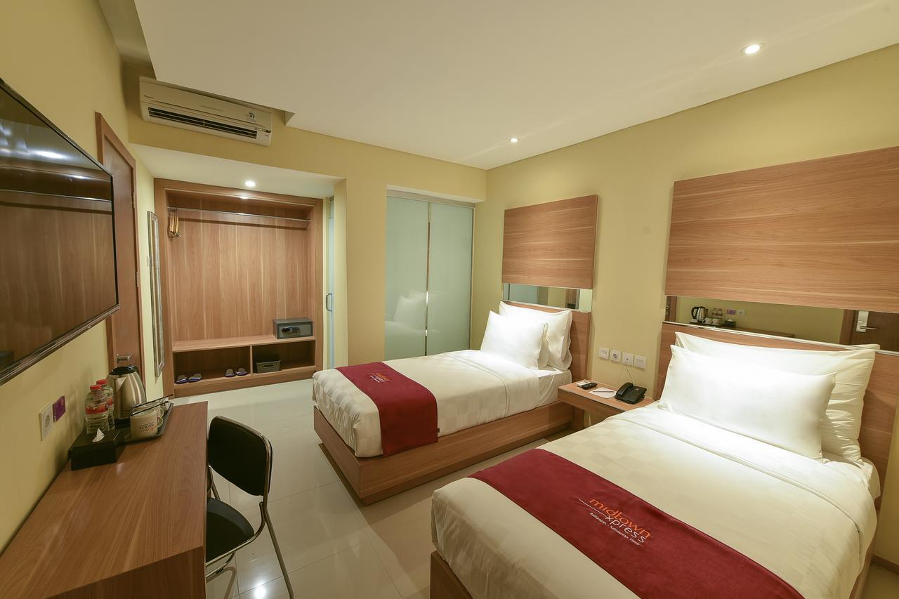 Отель Midtown Xpress Balikpapan Экстерьер фото